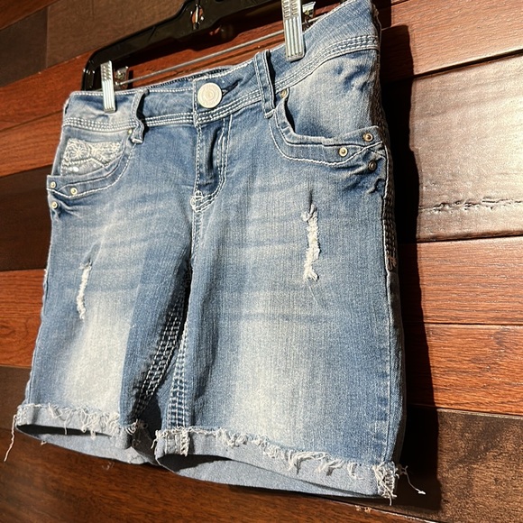 Series 31 Short and Sexy Light Blue Jean Shorts - Picture 5 of 8